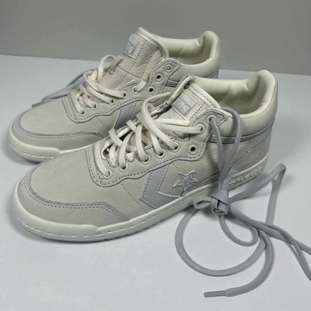 New NWOT Converse Fastbreak Pro Mid-Top Sneakers in Off-White and Light Gray